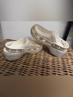 CROCS Off-White/Beige Classic Clog